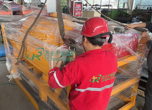 天瑞固控450型臥螺離心機(jī)整套設(shè)備發(fā)貨，提供高效的作業(yè)