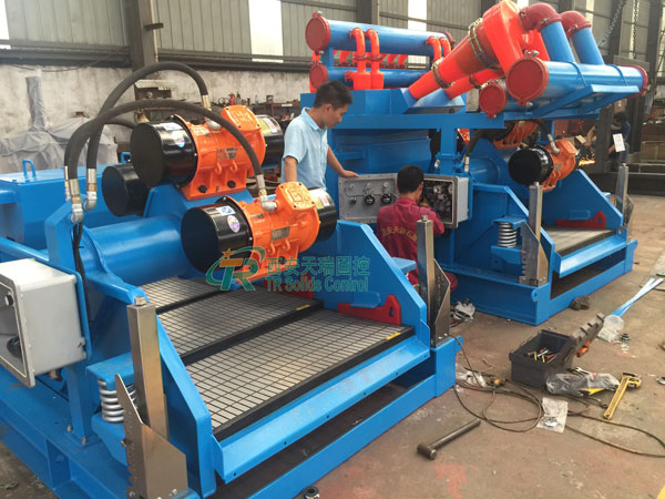 振動篩和一體機(jī)除砂除泥器的調(diào)試現(xiàn)場