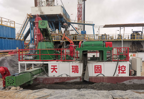 油基泥漿系統(tǒng)現(xiàn)場(chǎng) - 天瑞固控系統(tǒng)廠家