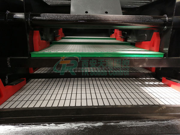 雙層振動(dòng)篩配備不同篩網(wǎng)