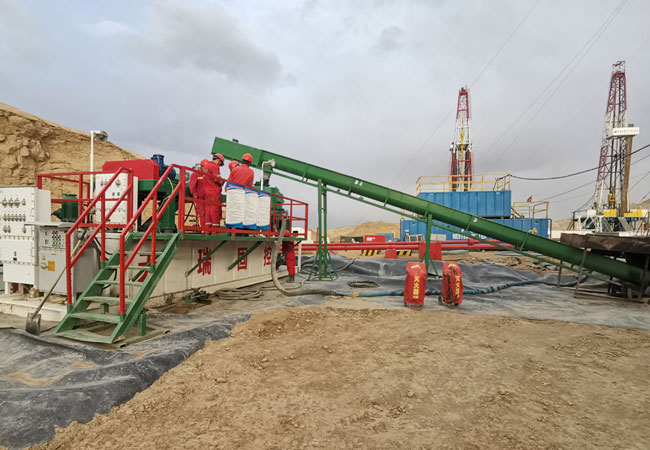 天瑞油基泥漿不落地系統(tǒng)現(xiàn)場